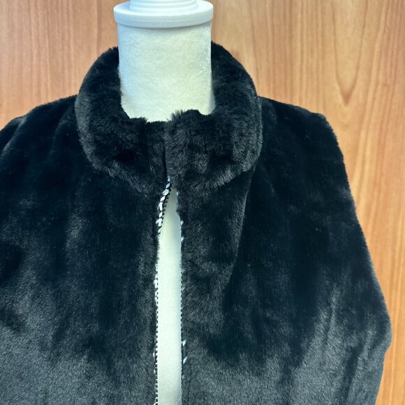 Reversible Black & White Houndstooth Faux Fur Mock Neck Zip Front - Picture 2 of 11